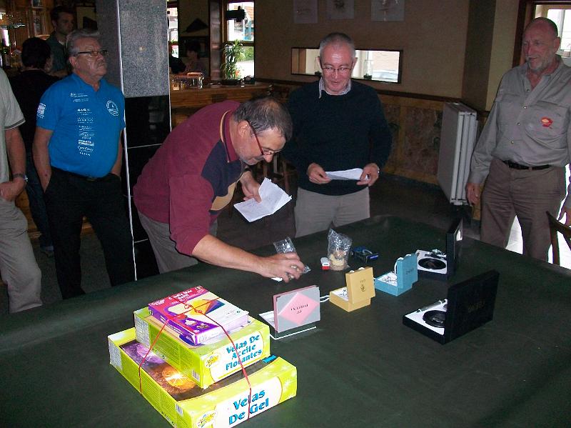 Op weg naar de prijsuitreiking en een lekker diner te Kanne (15).JPG